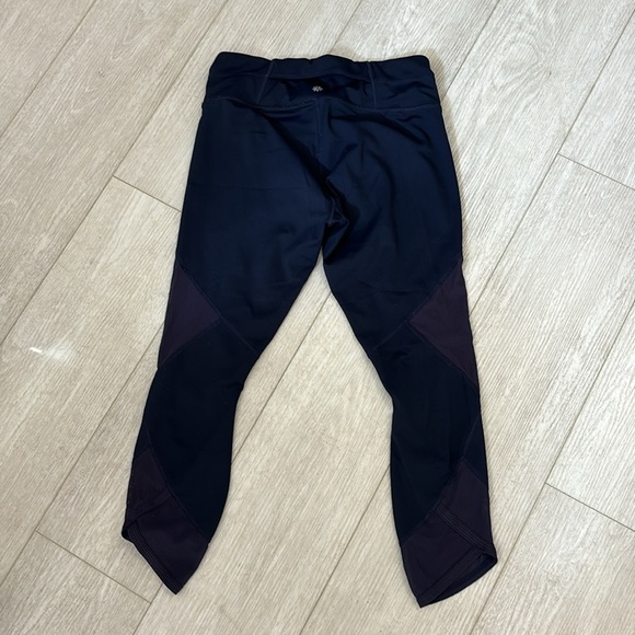 Athleta Aura Sonar Capri Mesh Leggings in Dark Navy Blue Size Small - Picture 5 of 11